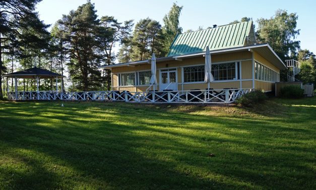 Peräniemen Kasino: Juhlatunnelmaa ja historian siipien havinaa